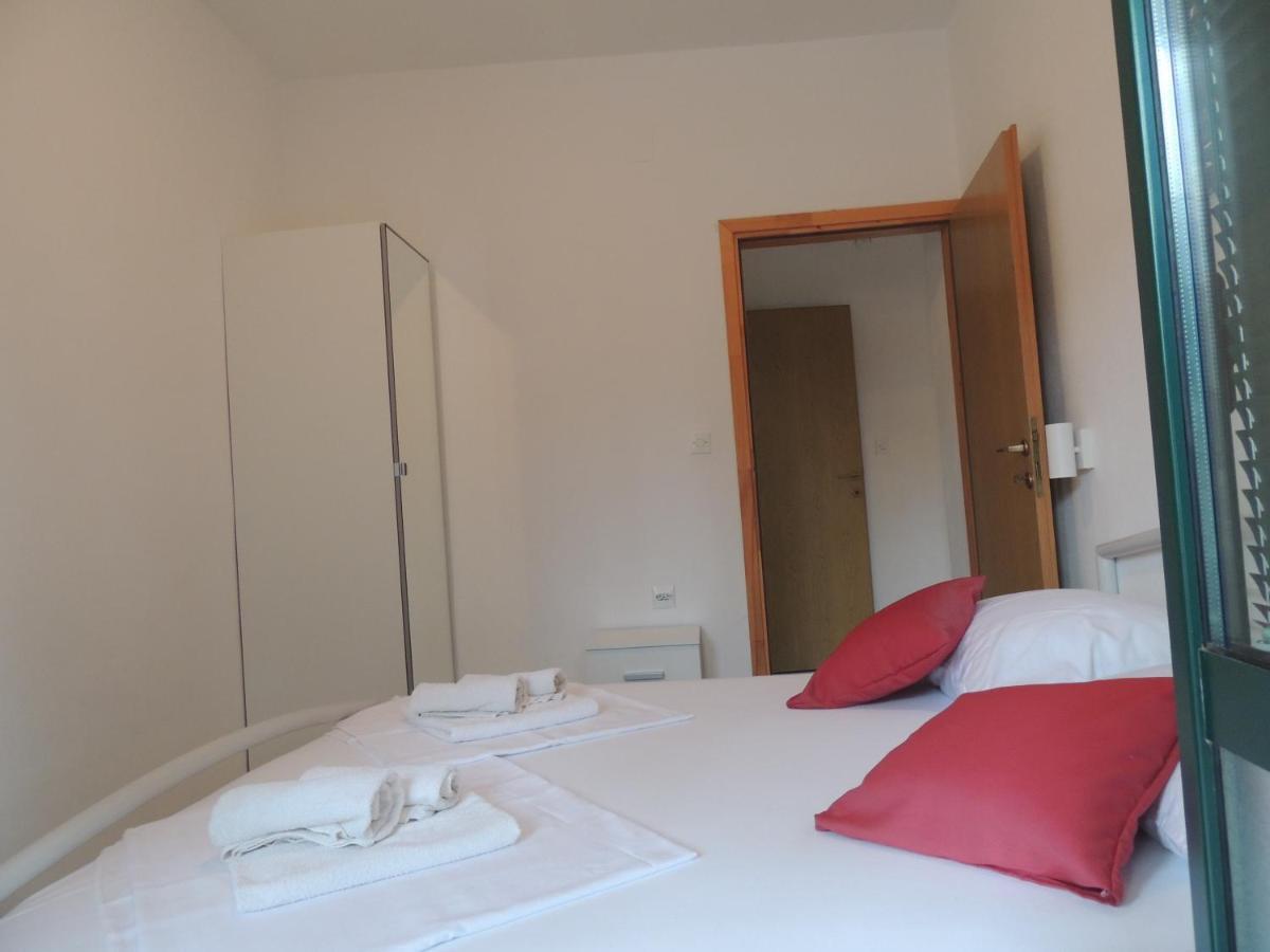 Apartments Suljic - Cash Only Property スタリー・グラード エクステリア 写真