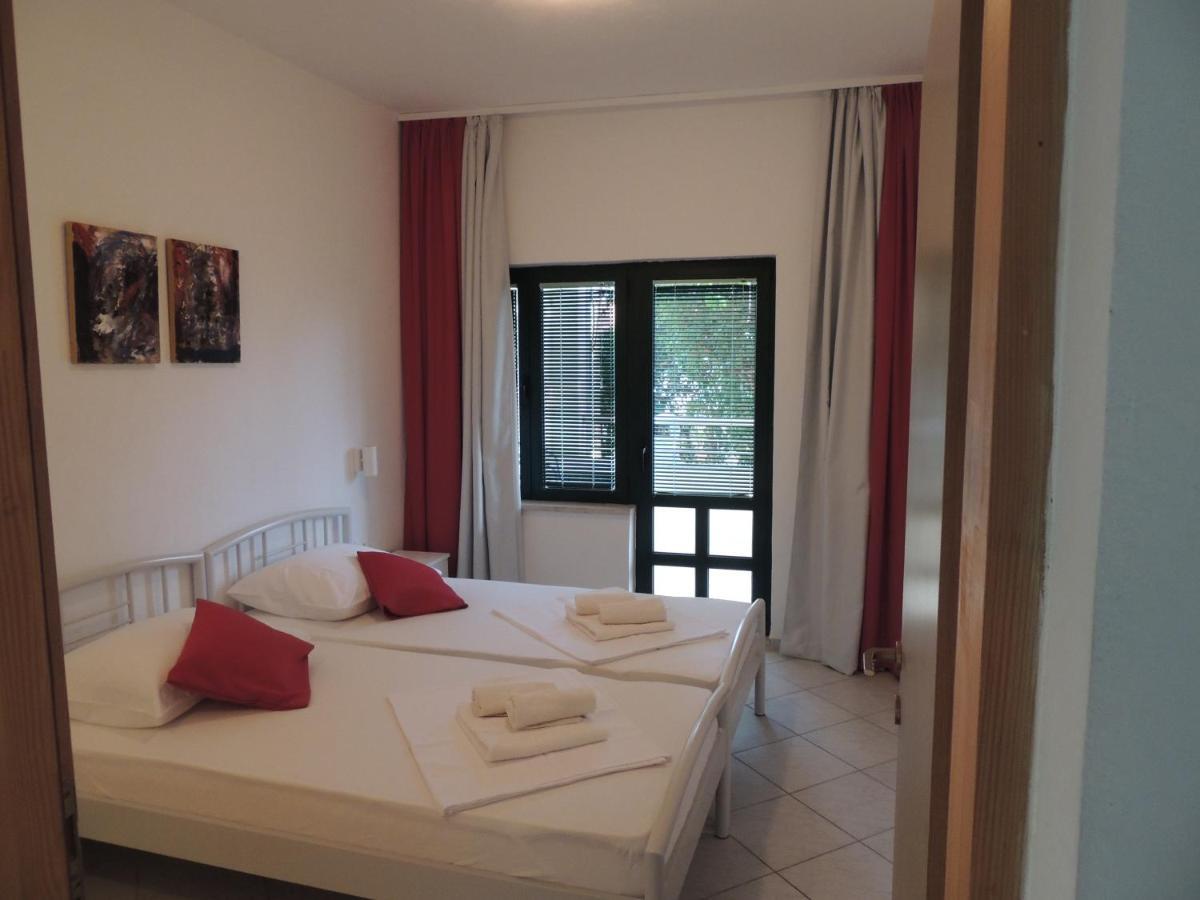 Apartments Suljic - Cash Only Property スタリー・グラード エクステリア 写真